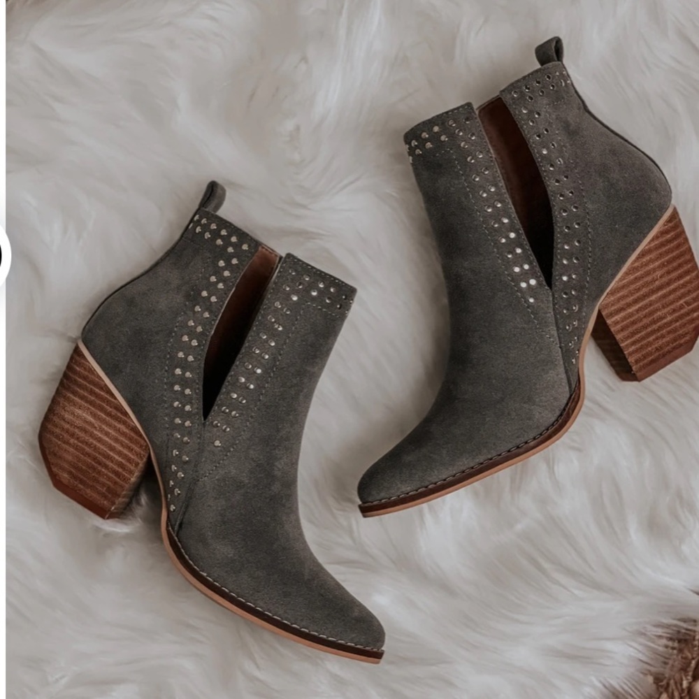 NIB Vegan Suede Leather Studded Boots Booties Gray - Picture 2 of 3